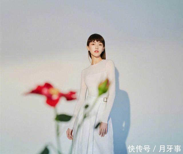 35岁唐嫣只不过剪了个“狗啃”刘海,气质就变得大不一样了!