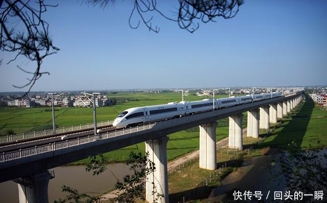  #游客#四川最郁闷的2座火车站，直线距离仅500多米，不少游客弄