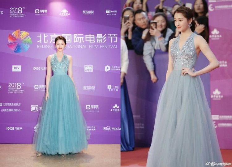 20岁关晓彤终于穿对了，一袭蓝色长裙美出新高度，网友：真瘦了