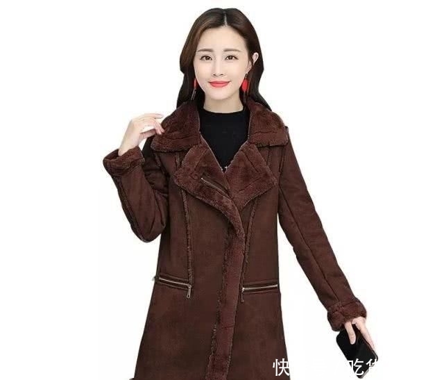 『小瞧』别小瞧这羊羔毛,保暖减龄不比羽绒服差,大雪天配雪地靴刚好