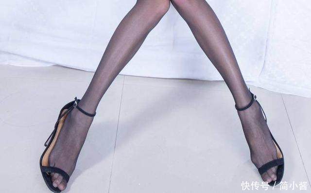 摩登的尖头细跟设计，露出迷人的脚背，让你更加的有魅力