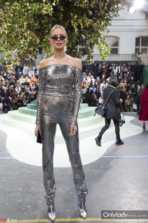 你距离时髦精可能就差一副超窄墨镜了