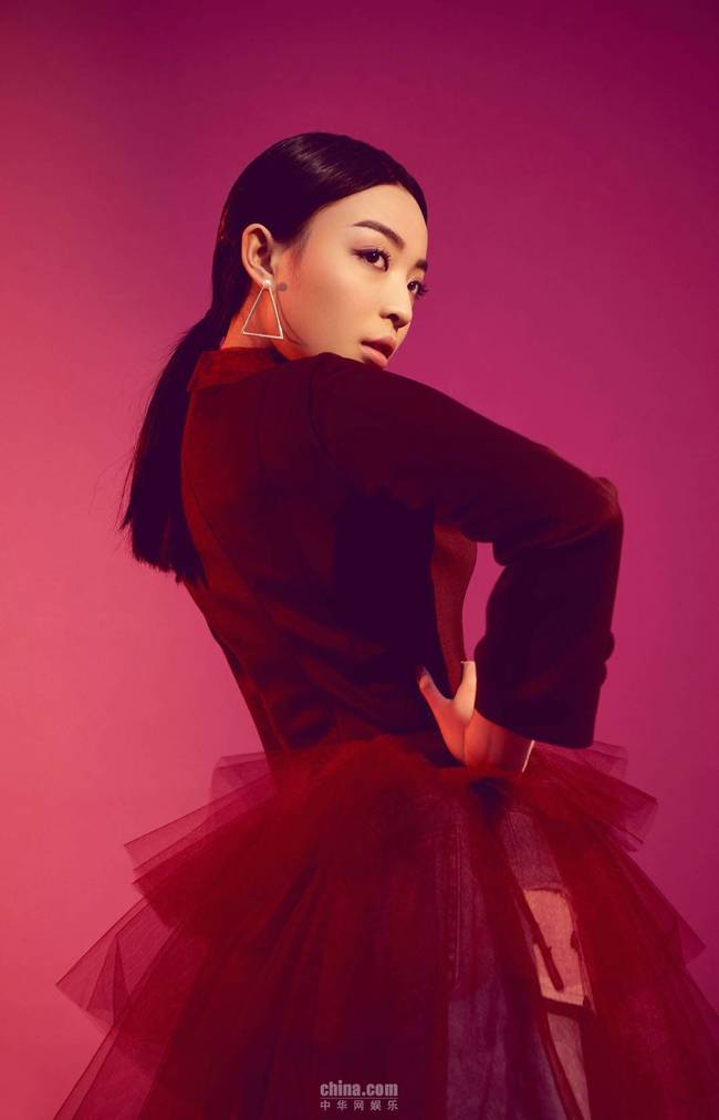 多面时尚!Vava写真风格百变张弛有度