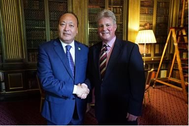 为什么权健和天狮都选在天津？网友：束昱辉和李金元都是天津人？