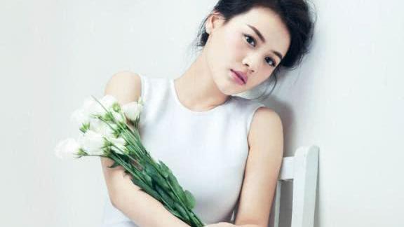 马思纯胖到不敢认，超短裙秀下身被无情吐槽：赶上沈月和刘亦菲了