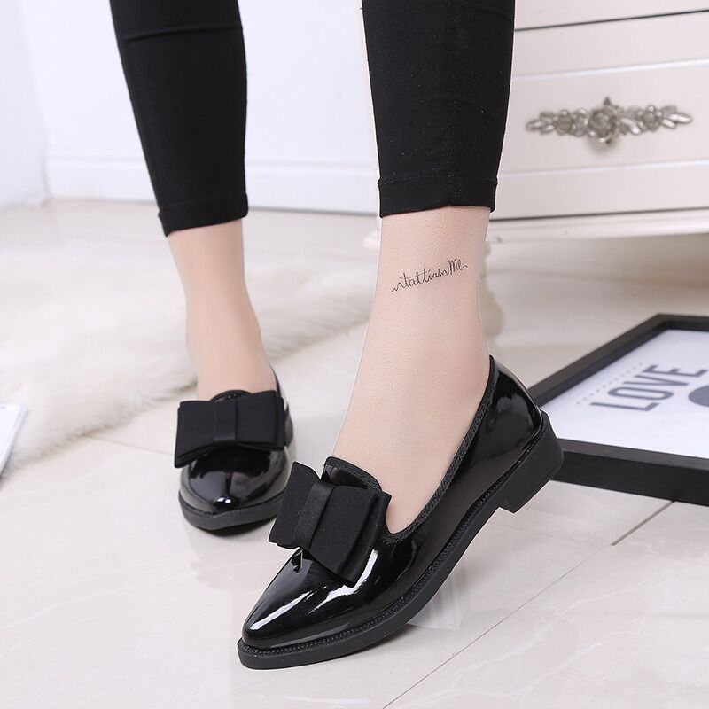 别再穿10几块的“地摊拖鞋”了，今年流行这样的，穿着你更气质