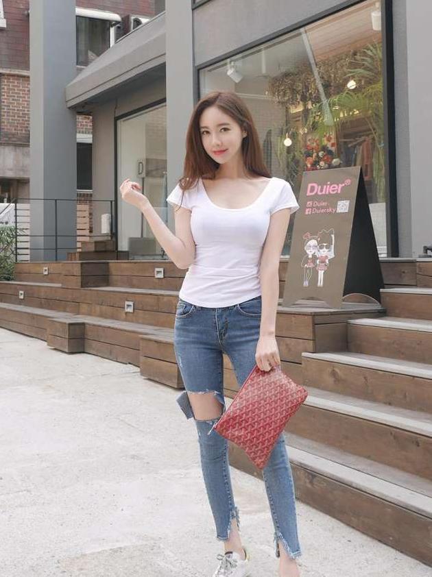 烟笼紧身牛仔裤, 不愧是国民老婆, 一如既往的漂亮