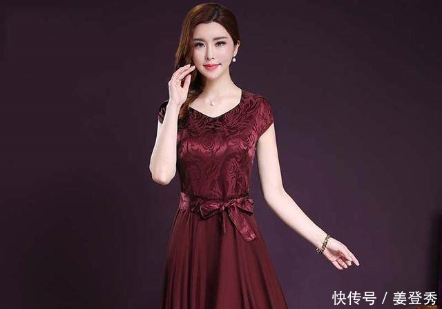 夏日炎炎，比欧版裙优雅，比韩版裙高贵的“中国红”裙，惊艳全场