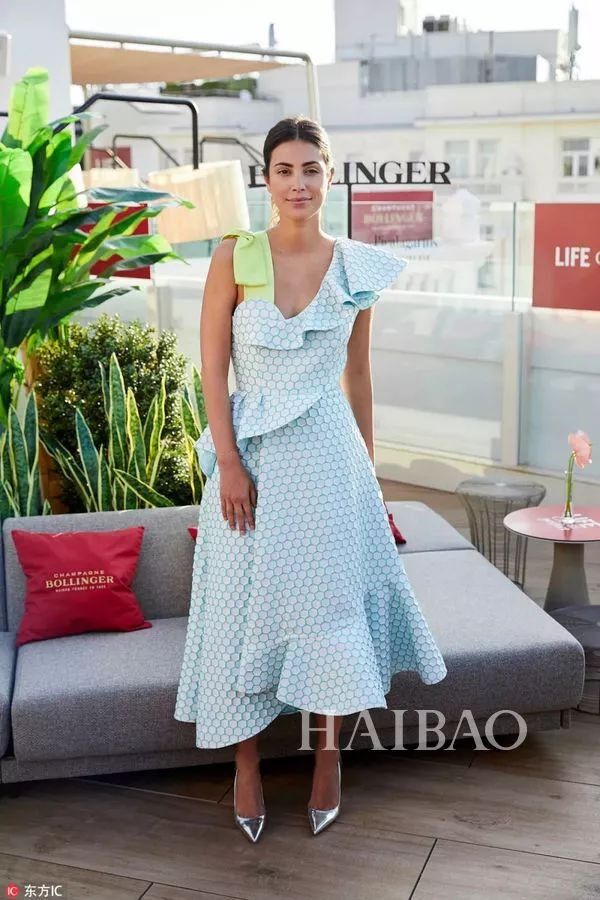 都说波点裙太土味，明明《中餐厅2》里的赵薇穿得很仙美啊!