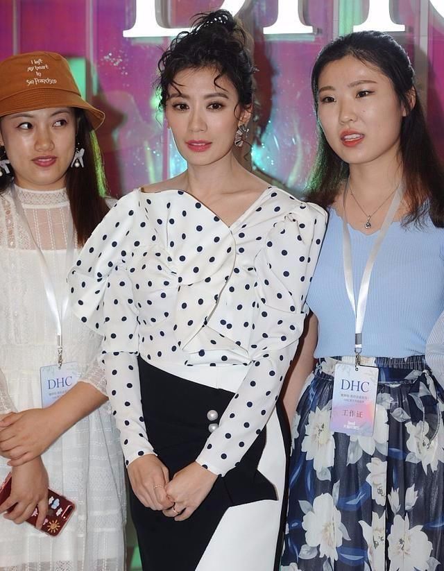 给发型师加工资，贾静雯泡面头，可爱气质炸裂！