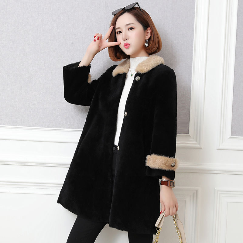 臃肿的棉服别穿了，今年流行这样的呢大衣，洋气高贵上档次，美爆