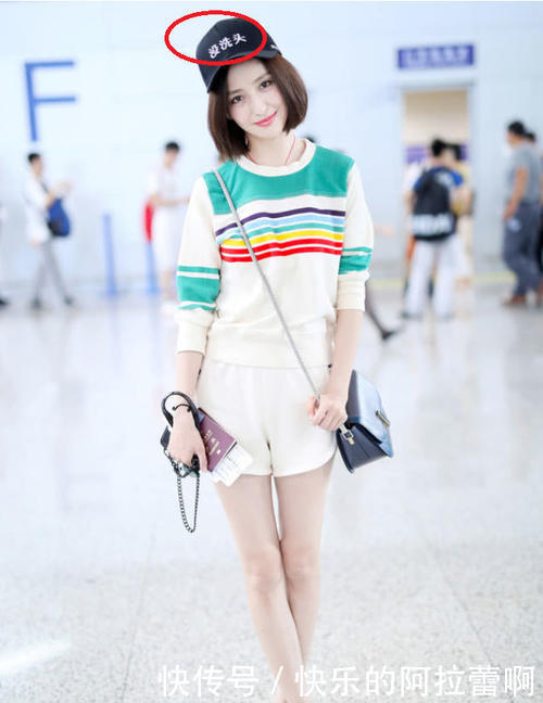 佟丽娅“没洗头”就敢出来秀美腿啦，不得不佩服你的大长腿很美！