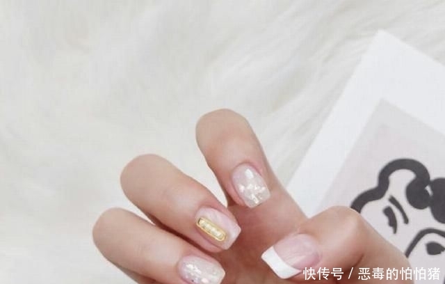 『美甲』2020年流行的5种美甲款式,款款温柔又好看,还特显手白!