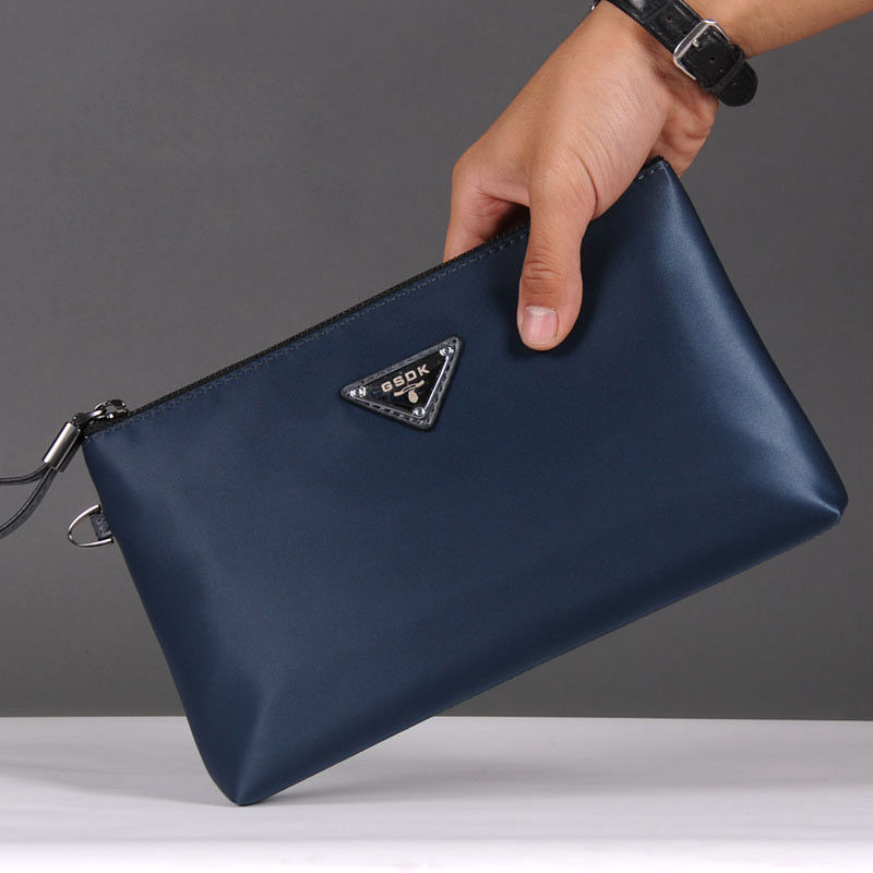 有钱人包里放一包中华烟什么意思?贼强悍，后悔才知道