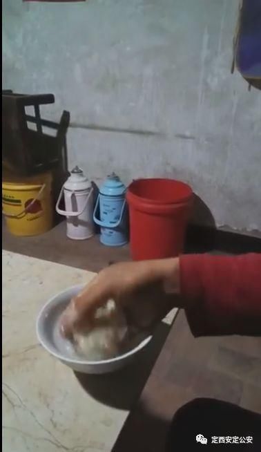 造谣是犯法的，3名发布“纸馒头”谣言者被拘!