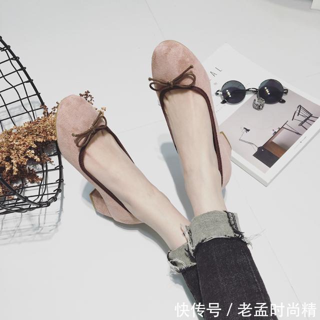 「女人」女人都爱高跟鞋,但聪明女人先你一步穿上了中跟鞋,舒适时髦!