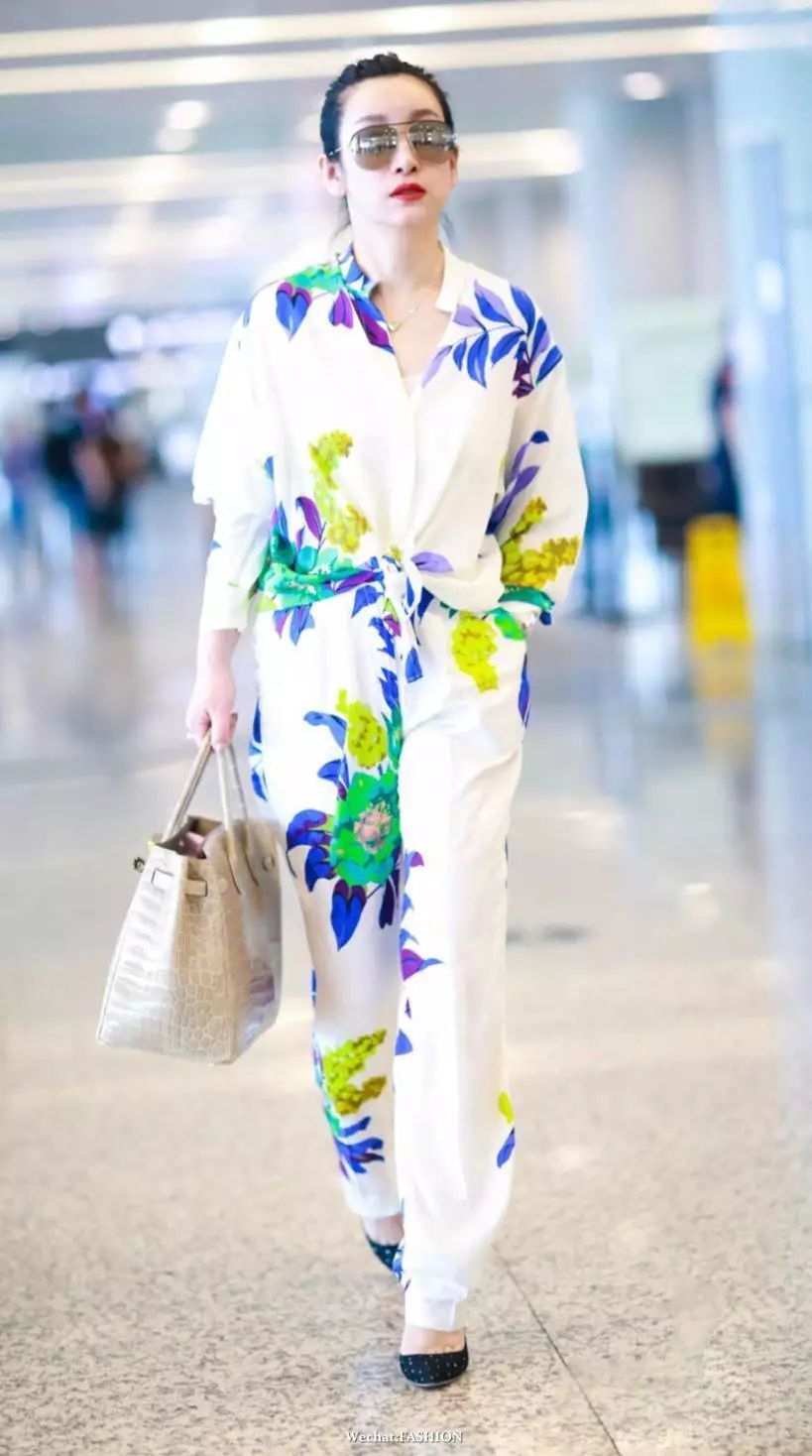 明星 | 孟美岐机场大玩“下半身失踪” 韩雪太会穿献上我的膝盖