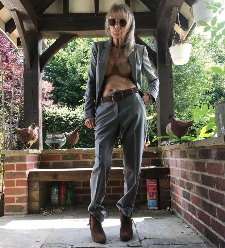 她74岁，满脸皱纹，天天素颜，但是真的很酷啊!!!