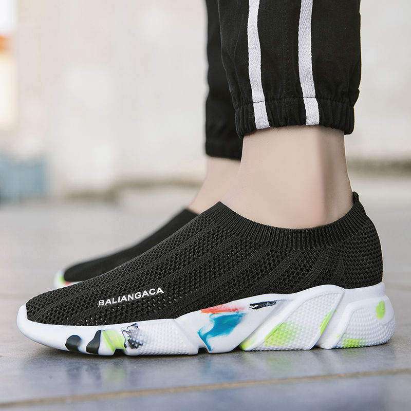 初秋正流行的“袜子鞋”,搭配牛仔裤,比高跟鞋还优雅,谁穿谁美