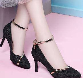 尖头细跟高跟鞋，带你行走在时尚最前沿