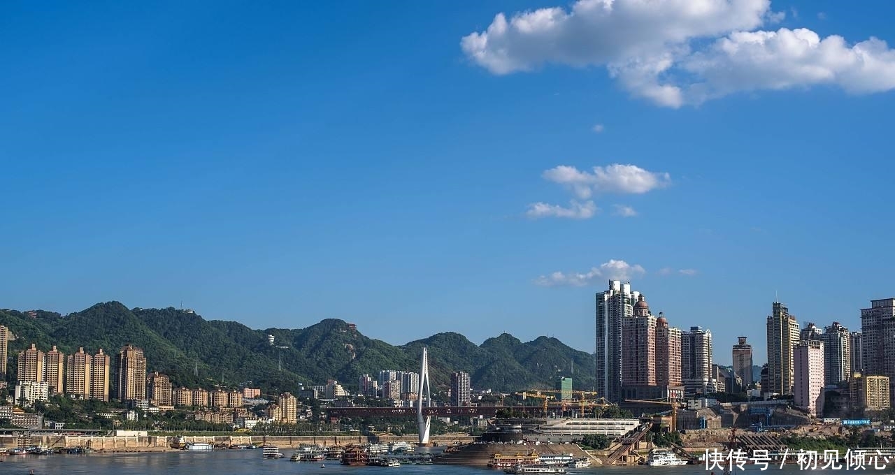 中国一座建在山上的城市, 国务院将它定位为未来的国际大都市!