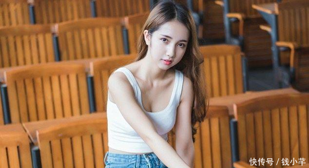 时尚穿搭显气质又显清爽的牛仔短裤，简简单单的塑造出女人的美