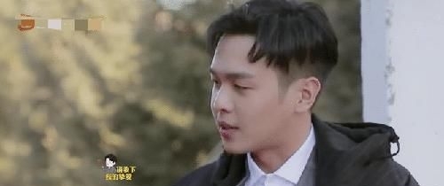 「节目」张若昀送礼物表心意,肖战拿到手里后,脸上却露出了嫌弃的神情