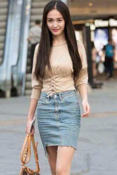 街拍:举止优雅时尚的小姐姐,打扮上俊美抢镜又气质可爱清新!