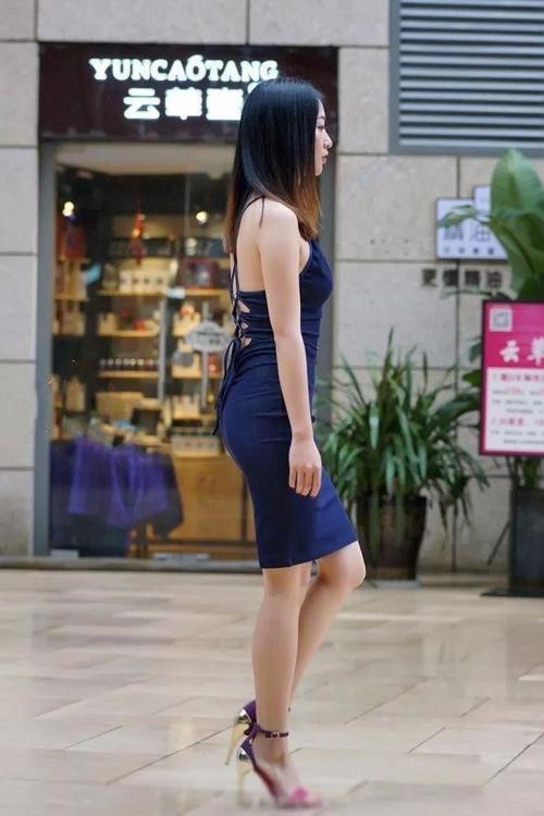 街拍:跟了整整三条街,愿不离不弃守到天黑!