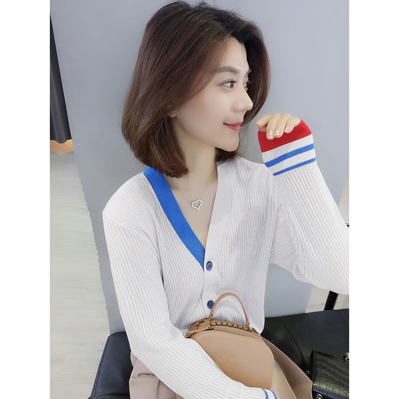 毫不夸张的说，这是我见到巨美的减龄小衫，老婆穿上跟女儿一样嫩