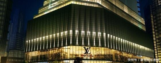 重庆第一高楼, 中国西部第一大楼, 总投资逾10亿美元