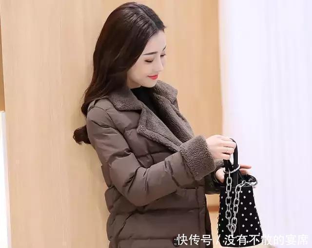 『舒适』羽绒服已经过时了!今冬时兴“羊羔毛外套”,减龄保暖又显瘦!