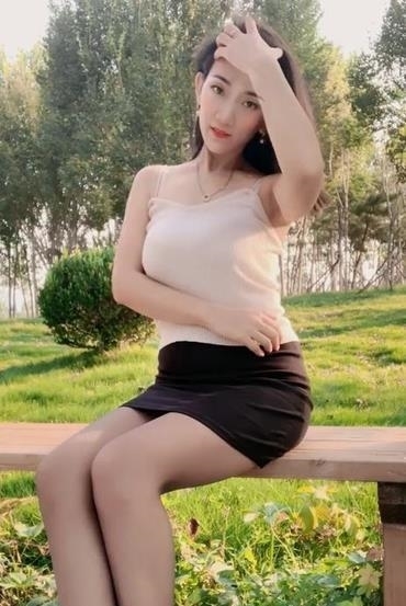 『气质』潮流小姐姐明艳端庄,简单又显清新,彰显御姐魅力!