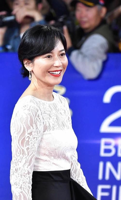 #大越#有这3个特征的女人,年纪越大越“省钱”,无需过多保养就很女神