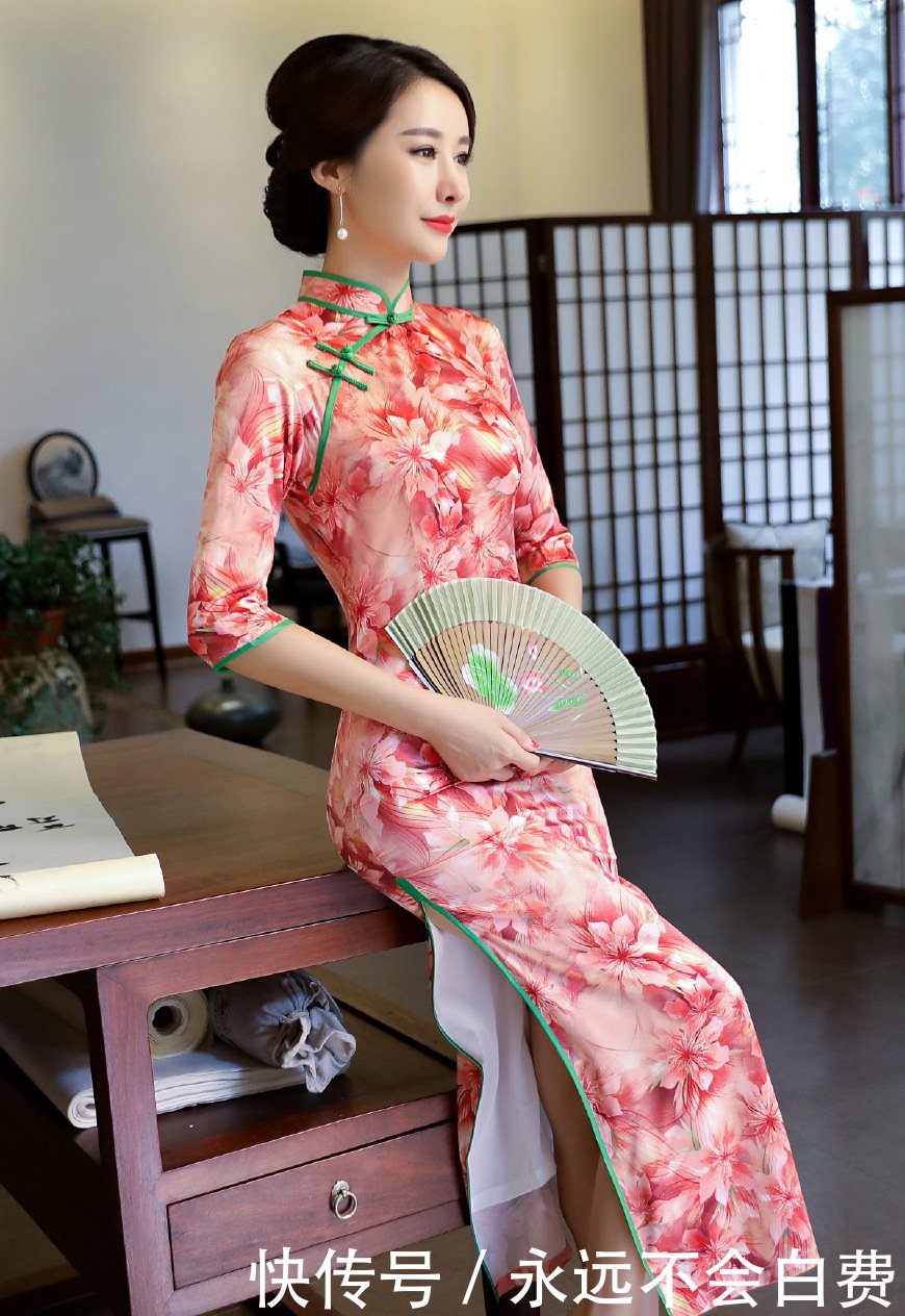 海棠红双层丝绸旗袍裙,清秀婉丽,美得让人目不暇接