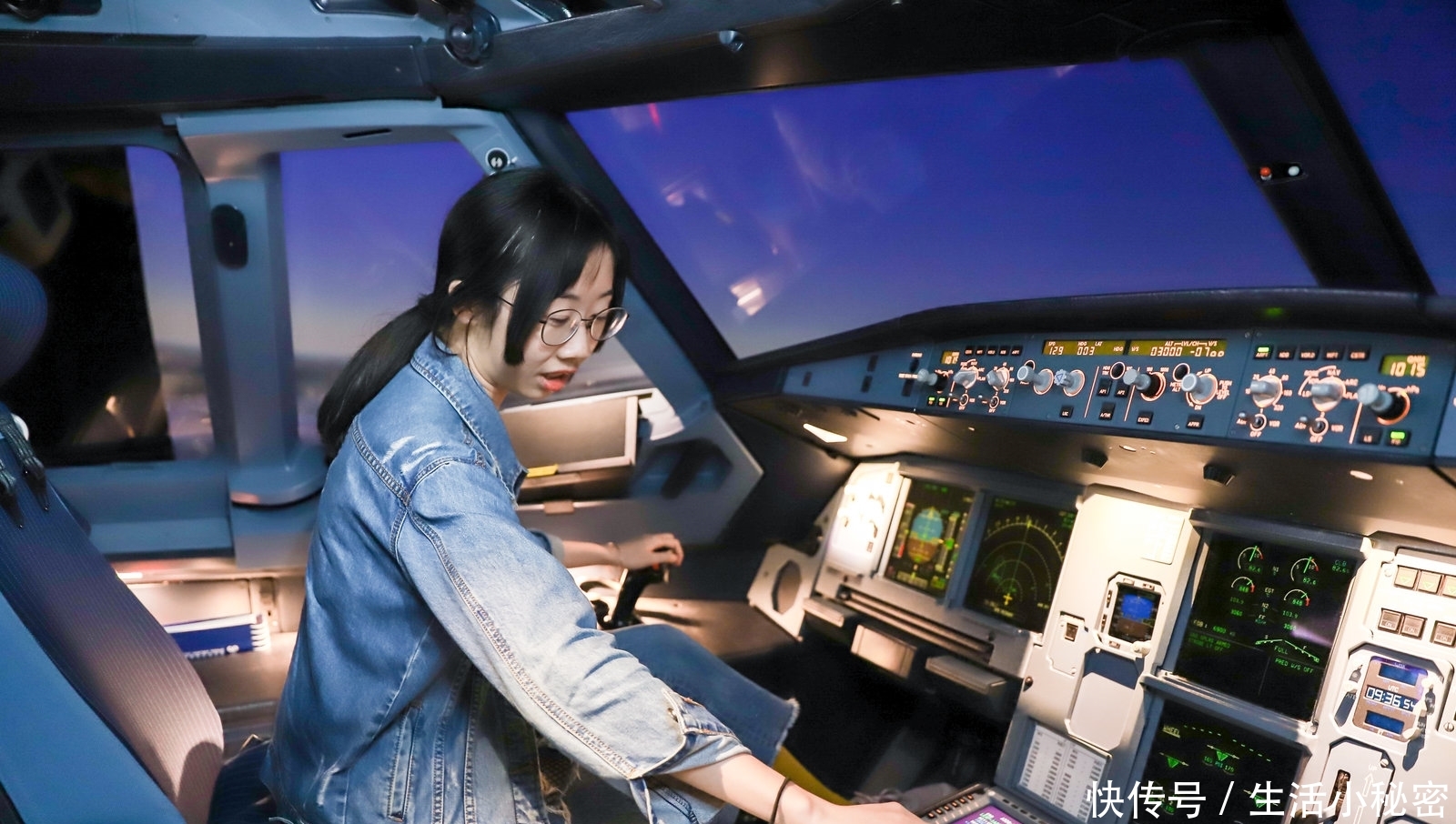  驾驶舱@周末我去上海开飞机了！3600元一小时，真实感受驾驶舱的