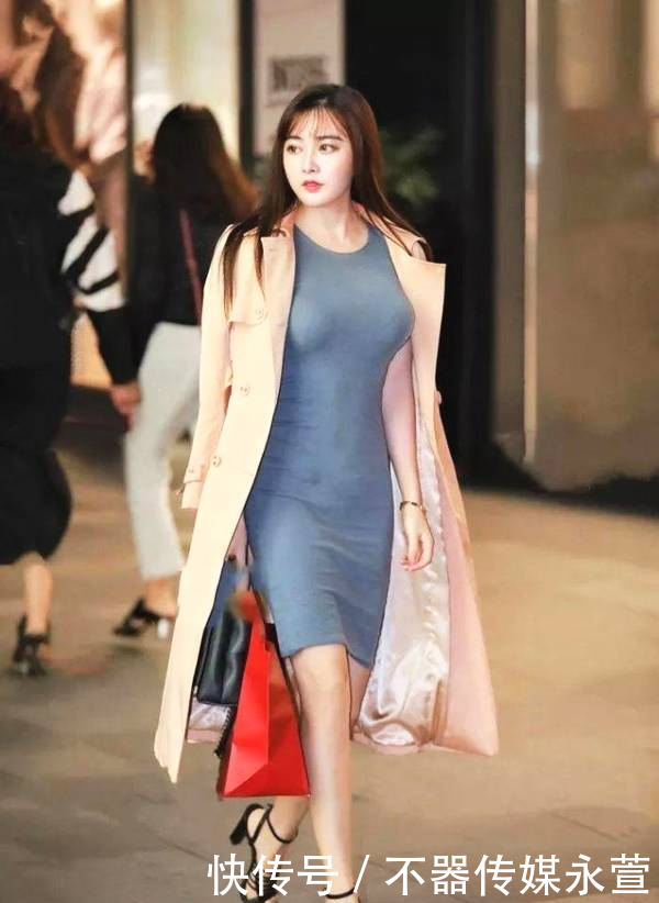 「气质」街拍 性感的时尚辣妈, 身材和气质不输模特小姐姐