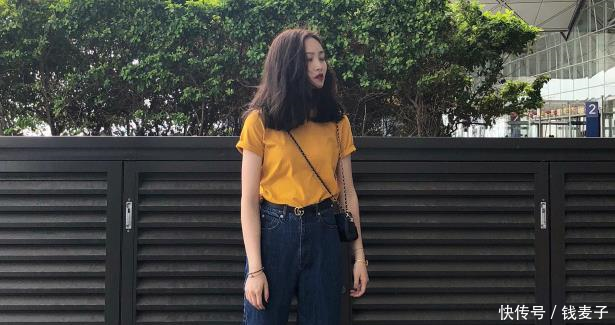 富有风韵的牛仔裤美女，散发唯美气质，让人着迷