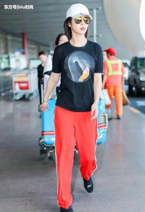 听说你被香蜜虐哭了，我却迷上了杨紫戏外风格百变的穿搭