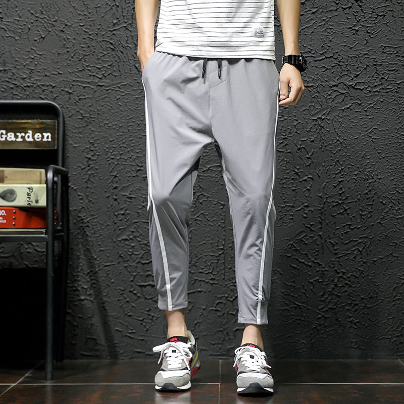 入秋后，早晚温差大，日常出门少穿短裤，试试新款小脚裤吧