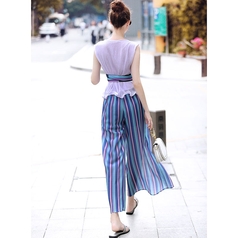 去香港出差，发现街上女人都穿，套装+高跟鞋，美的不像45岁