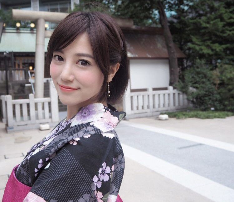 日本超正上班族OL妹纸，有这样的美女谁还会翘班?