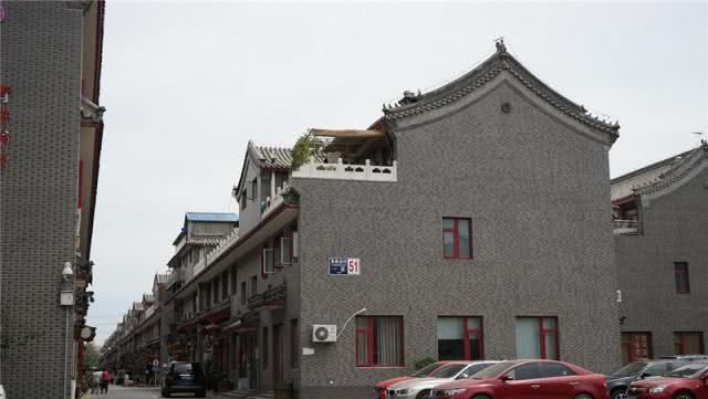 天安门旁有一“富裕村”，全村收入达30亿，村民身价千万住豪宅