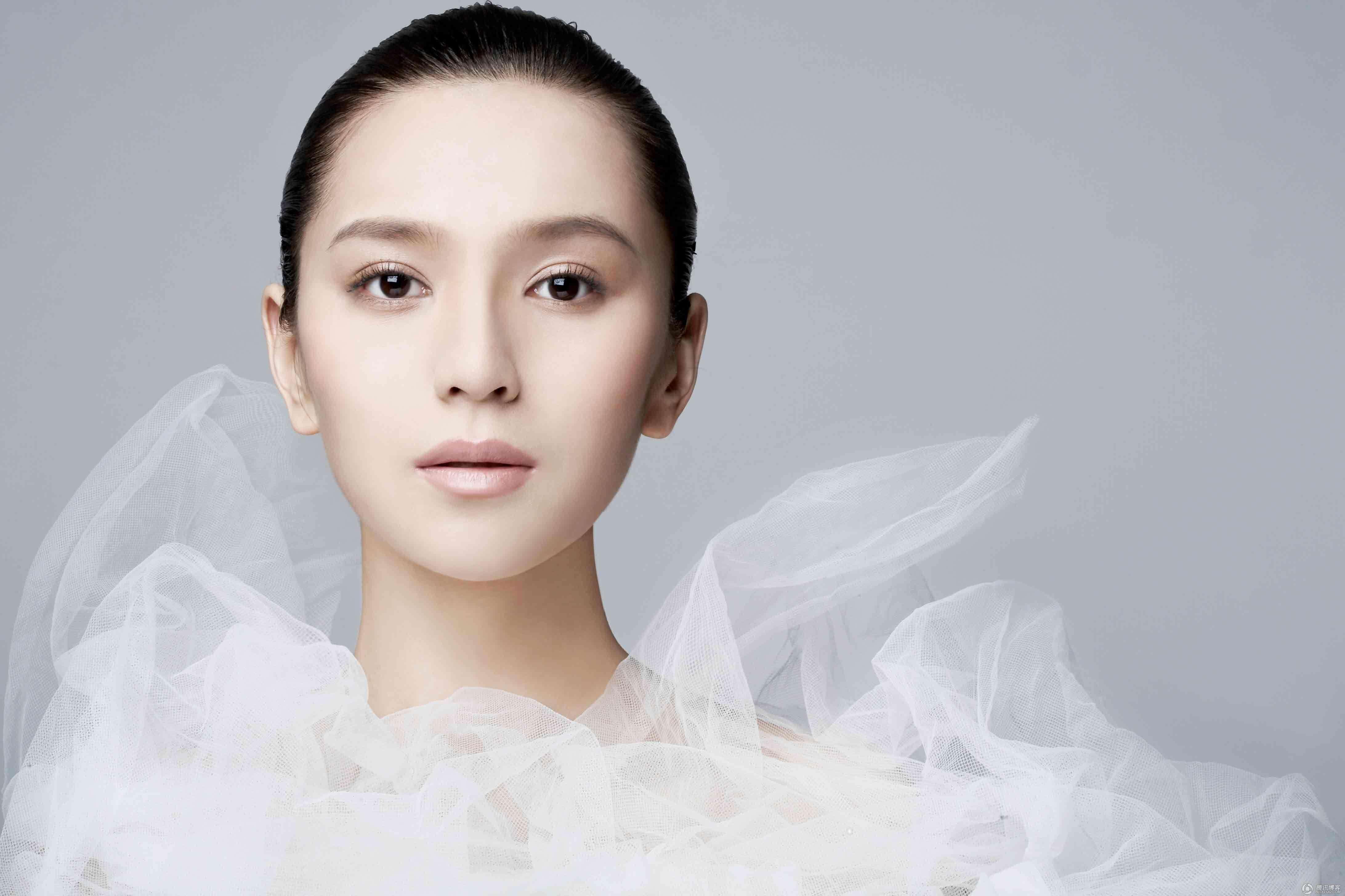 女人脸上的4个“特征”，有两个就是天生美女，出门素颜不用化妆