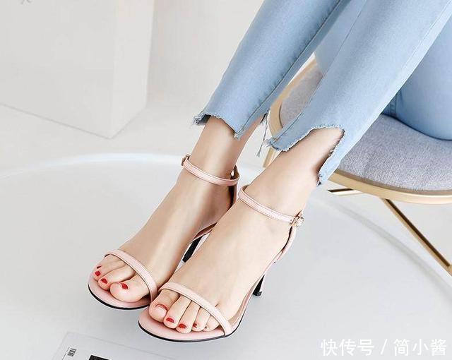女王范美搭高跟凉鞋，高颜值美物浪漫一夏