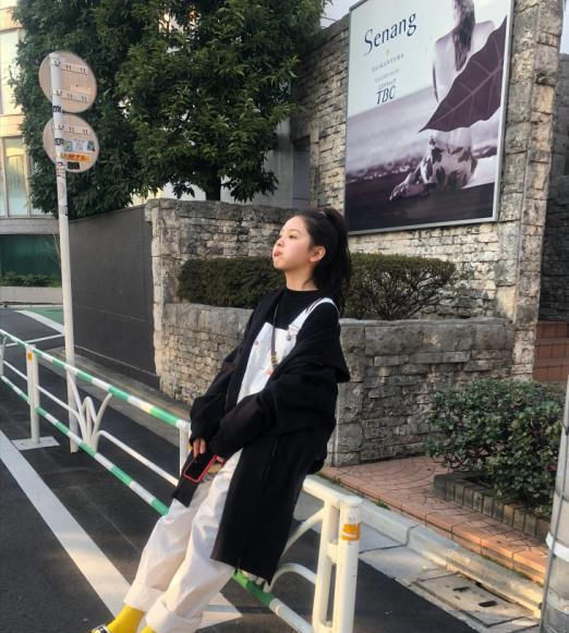 『宽松』被称作初恋脸的章若楠,剪了个新刘海后成这样,网友:我眼花了吗