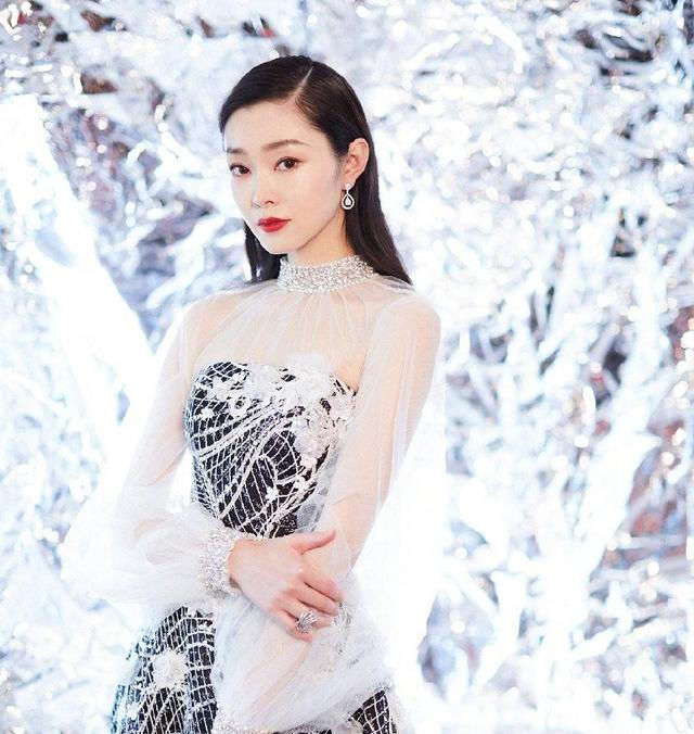 「 防疫工作」爆料者却坚称她该脸红，网曝宋轶耍大牌拒配合防疫？本尊下场辟谣