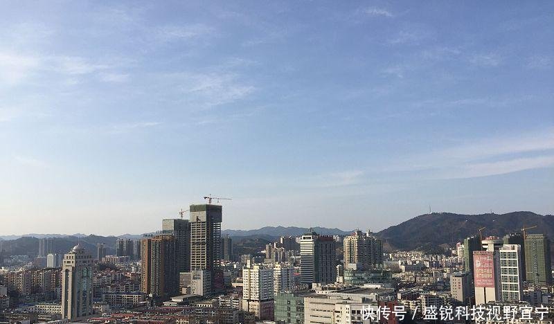 湖北夏天最热的3个城市，两个在长江沿岸，一个在大山里面