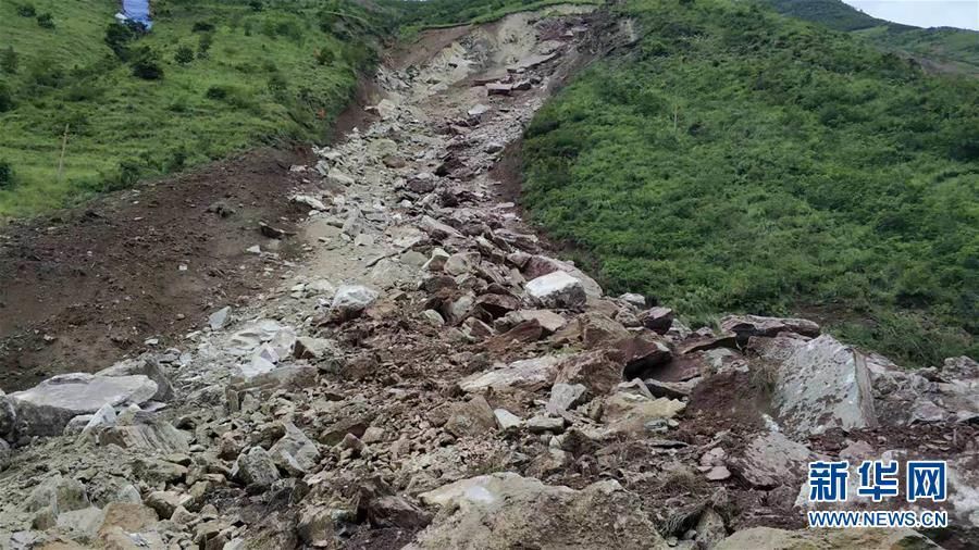 成昆铁路突发数万方岩体崩塌 有抢险人员失联