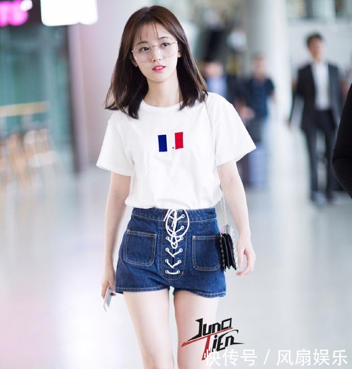 鞠婧祎这小可爱在机场站着都能睡着, 网友: 这是有多困啊?